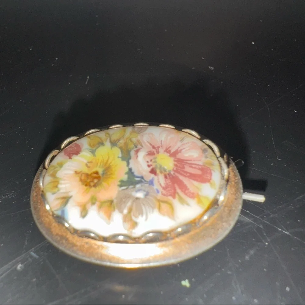 Vintage Floral Oval Clip with Gold Trim